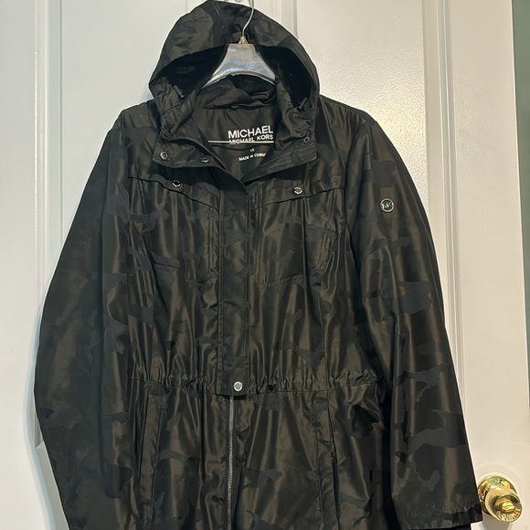 Women's Micheal Kor’s Black/green Hooded Raincoat ~XL/1X - Picture 2 of 7